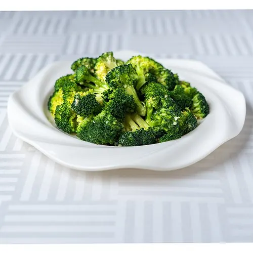 Brocoli sauté à l’ail, plat de légumes