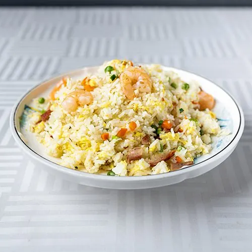 Riz frit Yang Chow, nouilles et riz sautés