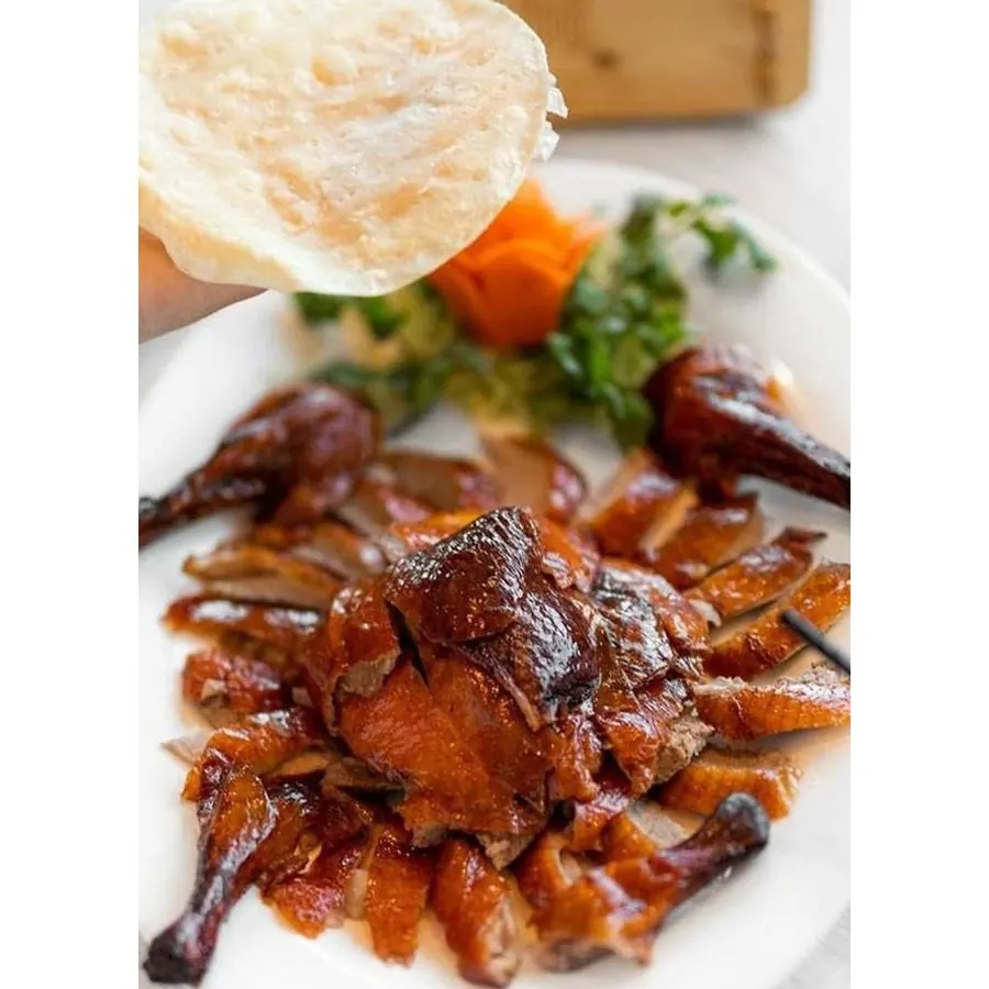Lacquered Peking duck served with crêpes at Restaurant Impérial